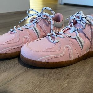 panelled-design sneakers in pink!